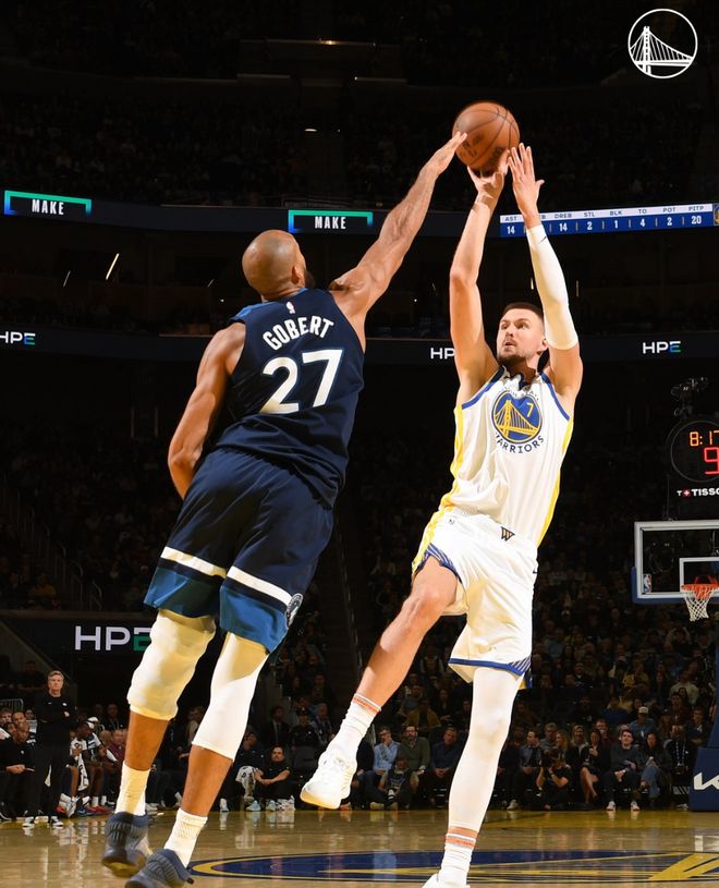 勇士四连败核心伤退 赛季前景堪忧