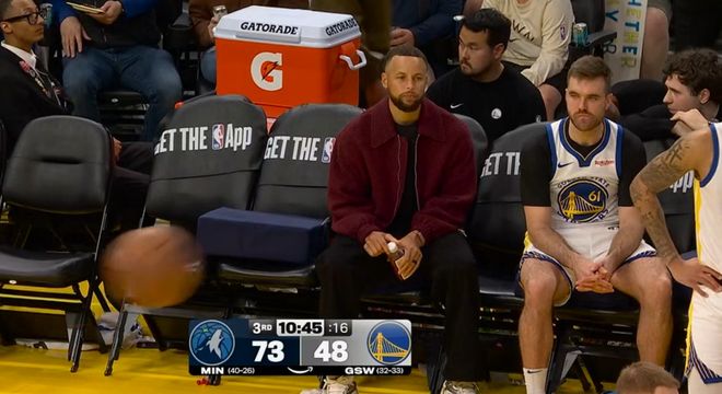 勇士四连败核心伤退 赛季前景堪忧