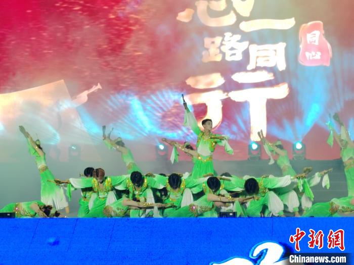 宁夏千人广场舞大赛点燃群众健身热情