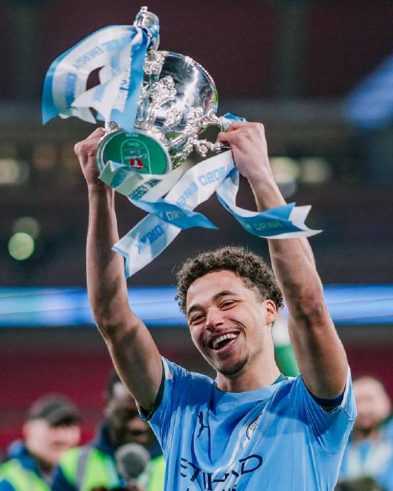 曼城青训军团闪耀联赛杯夺冠之夜