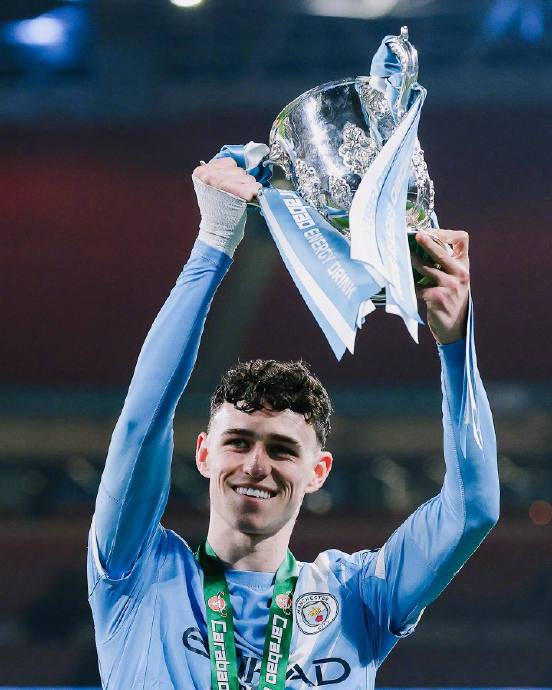 曼城青训军团闪耀联赛杯夺冠之夜