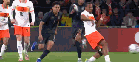 廷贝尔：红牌考验成世界杯练兵场 战术调整显团