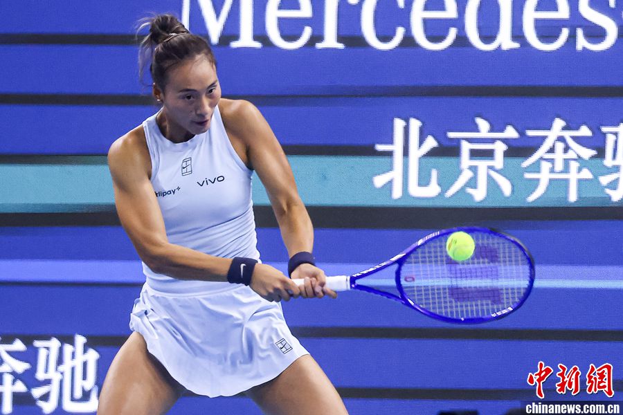 郑钦文在中网第三轮对阵诺斯科娃时因伤退赛 无
