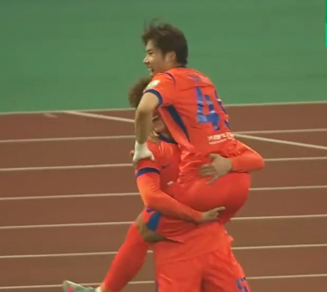 山东泰山B队中乙首胜4比1力克北京理工 邓淳泽两